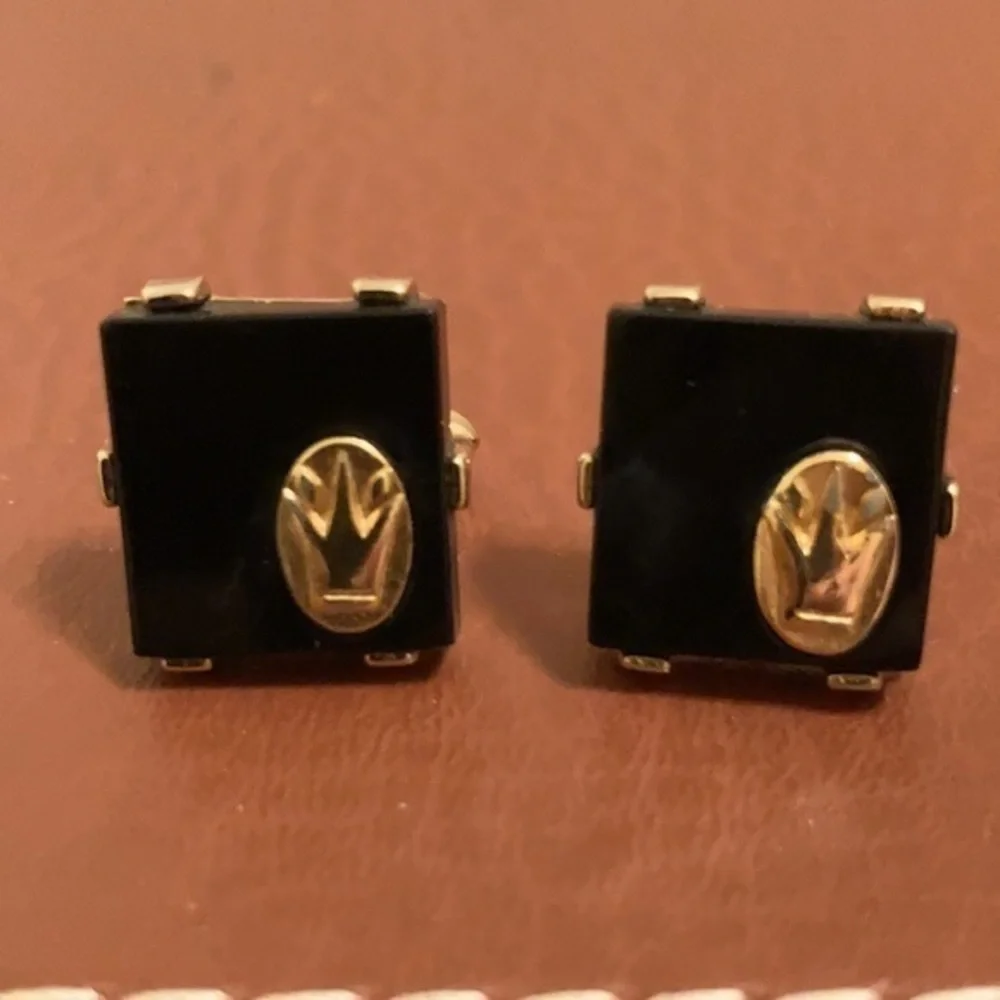 Vintage men’s Swank black square and gold tone regal looking cuff links